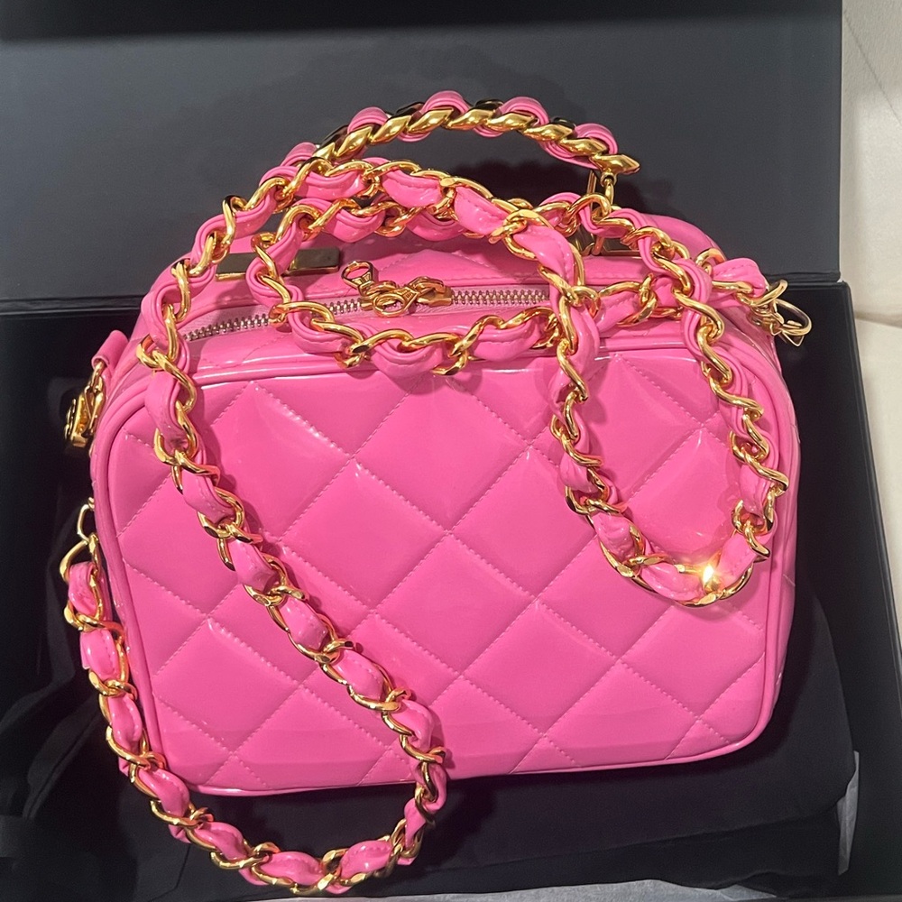 Rare🎀Chanel Barbie Pink 24K gold plated Hardwear vanity‼️ Bag charm Not included - Picture 6 of 16
